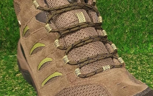 Round 3 mm Shoelaces Everglade with Black flecks for walking shoes or trainers